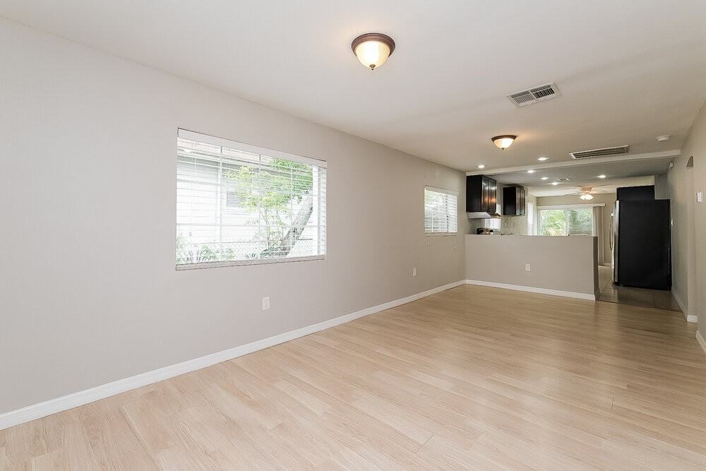 522 E Lime St - Photo 3 of 16