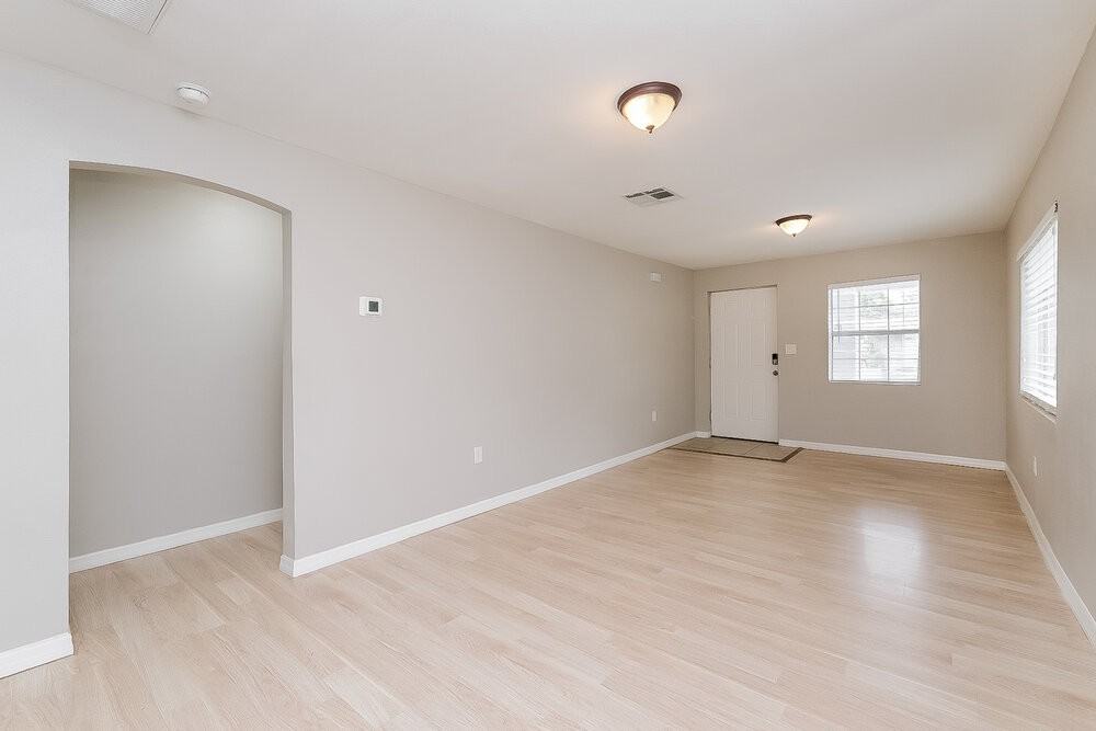522 E Lime St - Photo 4 of 16