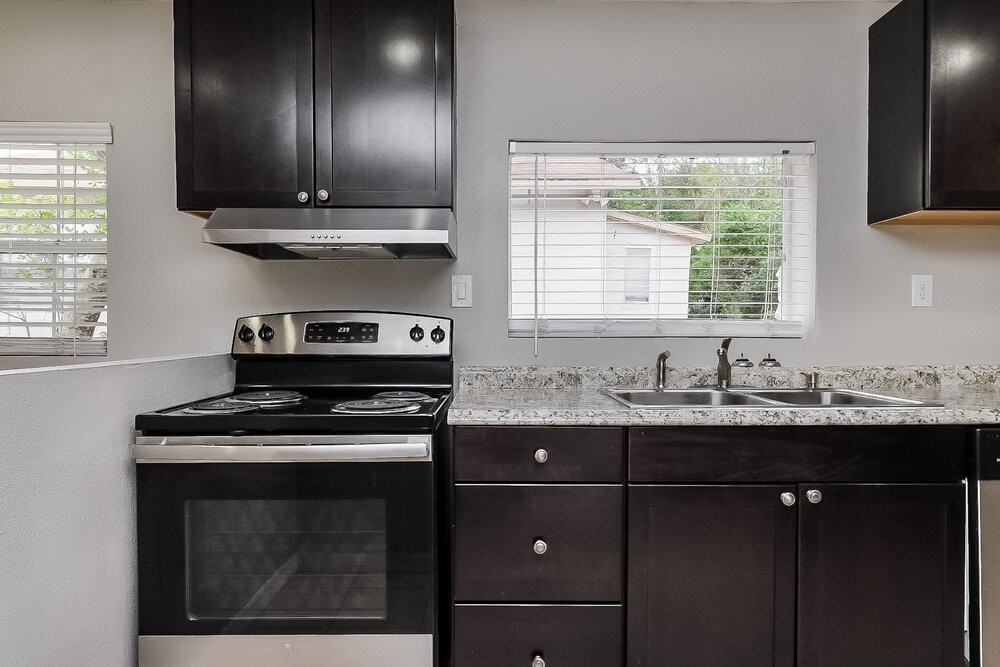522 E Lime St - Photo 6 of 16