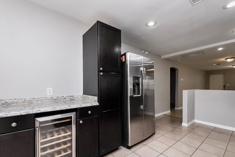 522 E Lime St - Photo 7 of 16