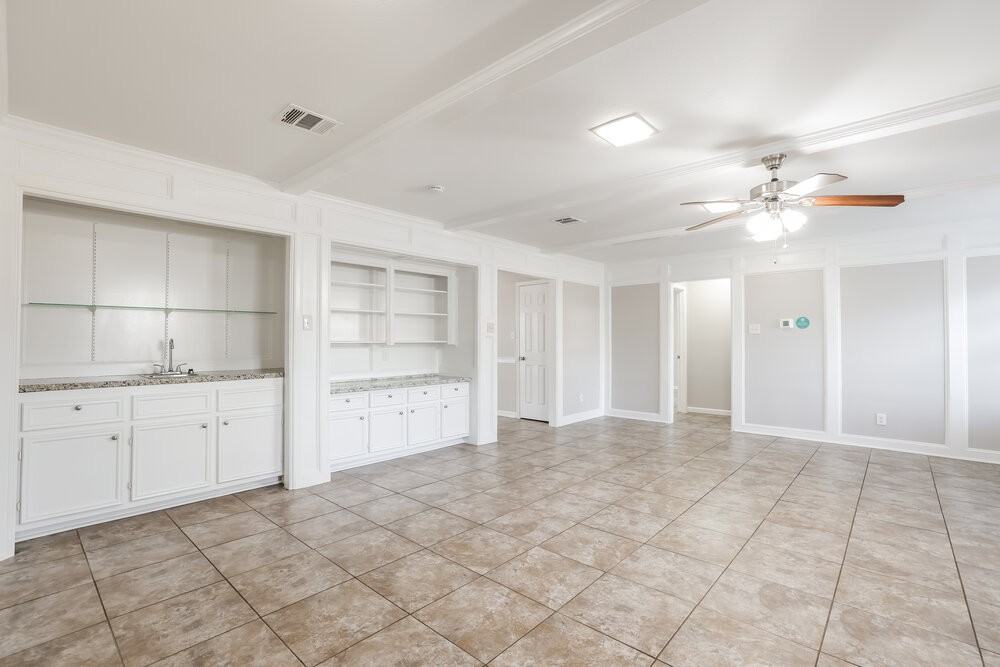 11715 Gardenglen Dr - Photo 4 of 17