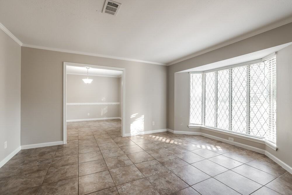 11715 Gardenglen Dr - Photo 5 of 17