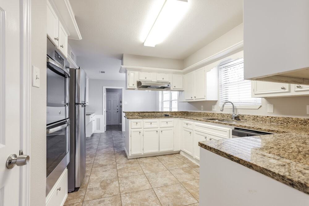 11715 Gardenglen Dr - Photo 7 of 17
