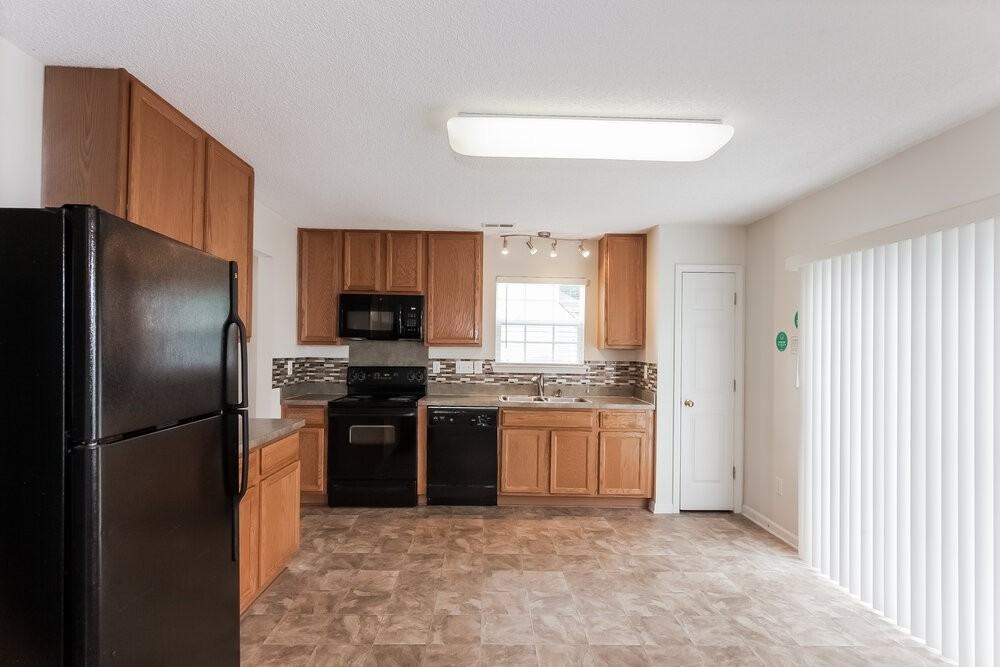 7945 Bristle Ln - Photo 7 of 17