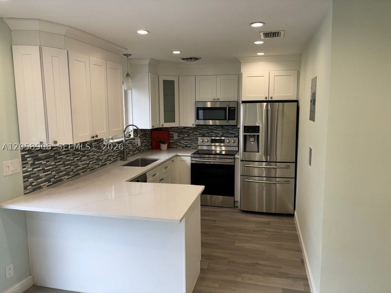 1426 Arthur St #1426 - Photo 3 of 15
