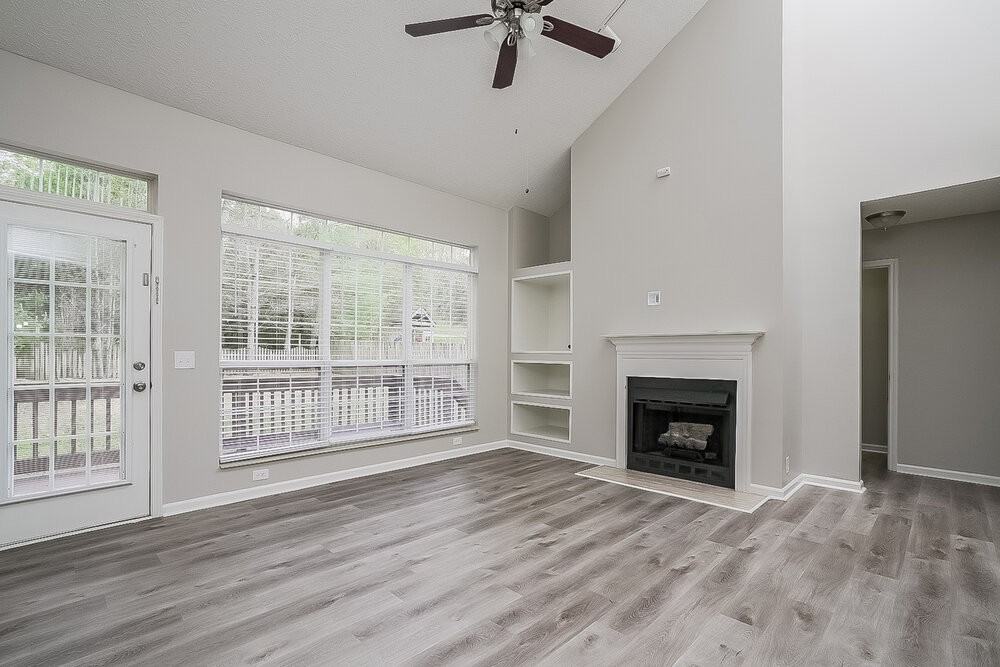 6112 Hampton Hall Way - Photo 4 of 17