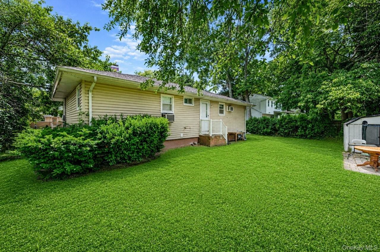71 Pinewood Dr - Photo 3 of 17