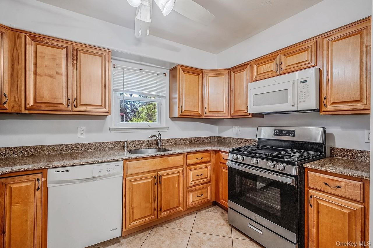 71 Pinewood Dr - Photo 6 of 17