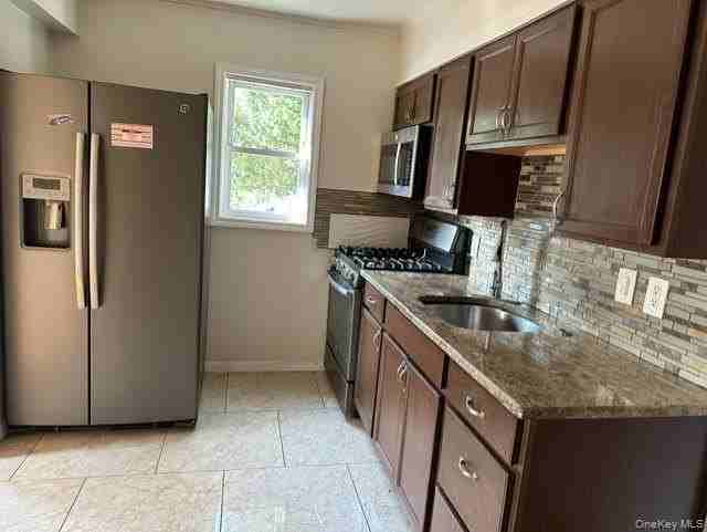 410 Herricks Rd - Photo 6 of 18