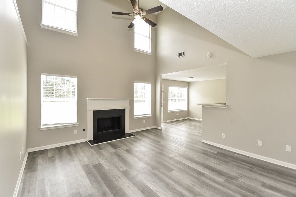1726 Byrom Pkwy - Photo 4 of 17