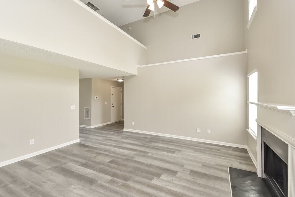 1726 Byrom Pkwy - Photo 5 of 17