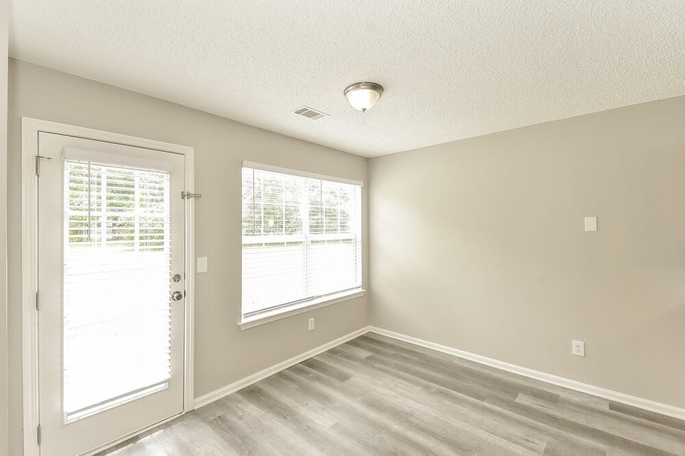 1726 Byrom Pkwy - Photo 7 of 17