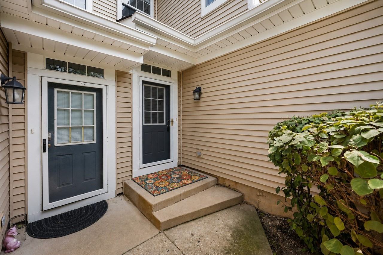 1462 Division Ct - Photo 2 of 27