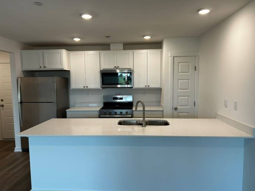 2304 Noble Ln - Photo 3 of 19
