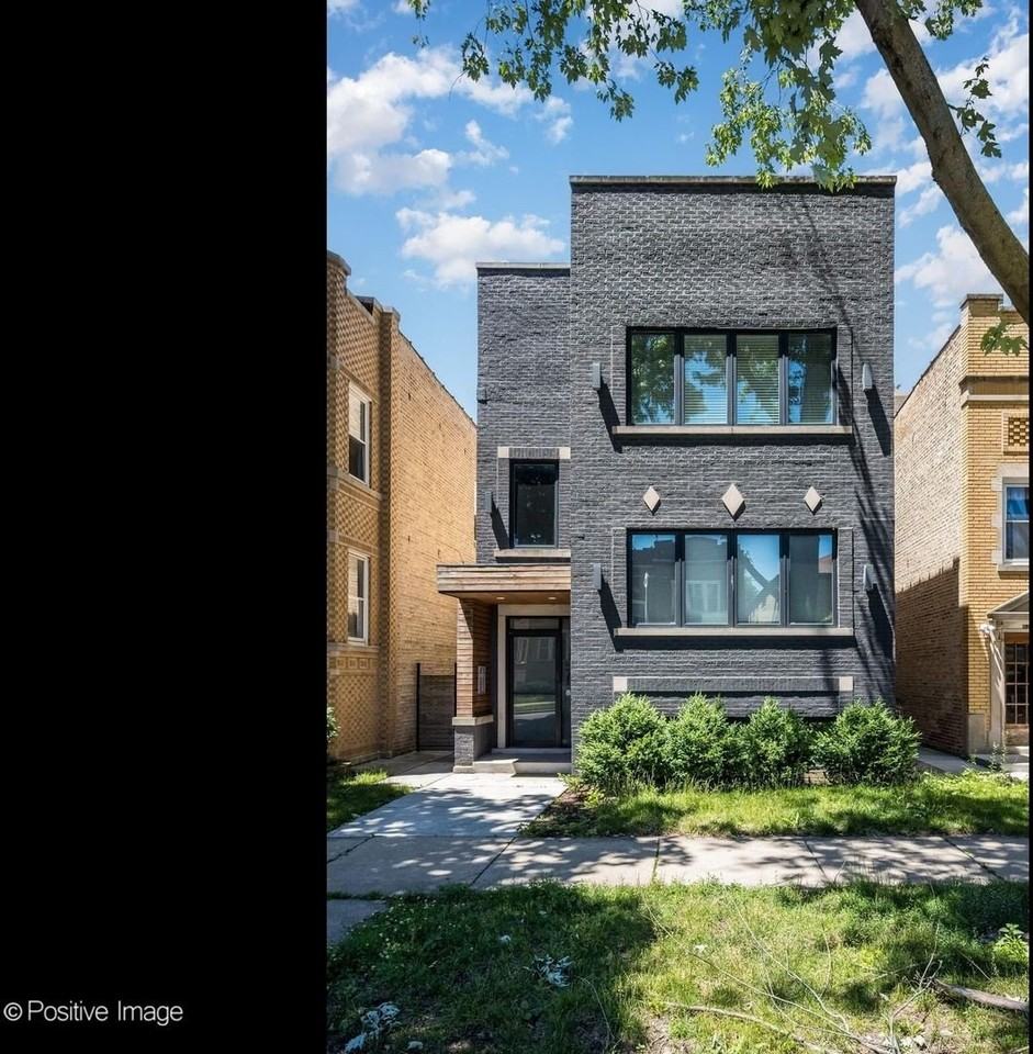 5746 N Washtenaw Ave #2