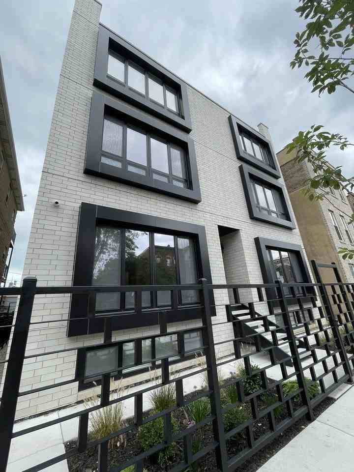 719 N Elizabeth St #3N