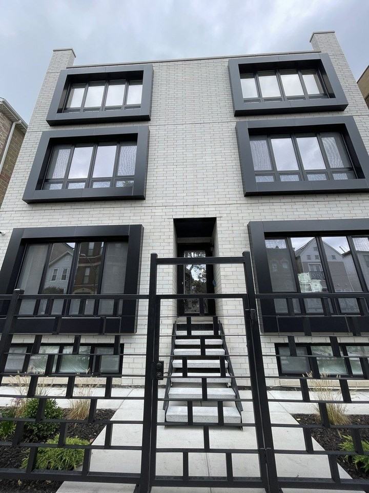 719 N Elizabeth St #3N - Photo 2 of 36