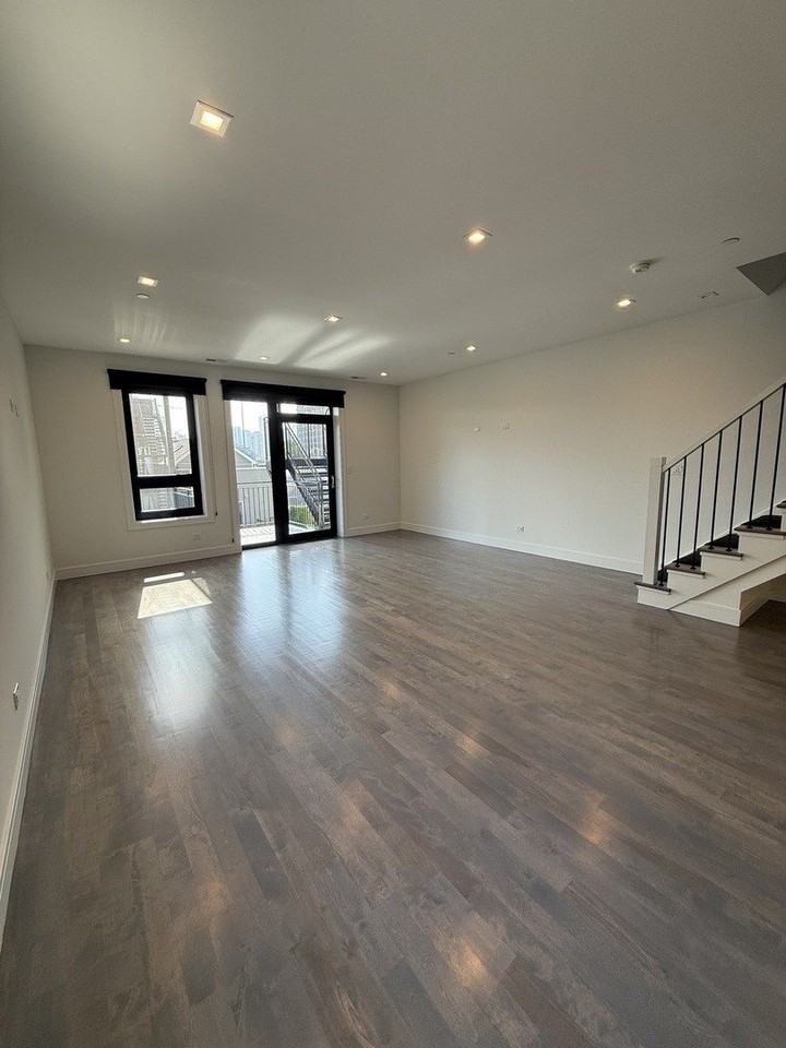 719 N Elizabeth St #3N - Photo 6 of 36