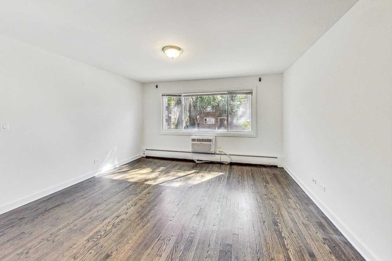 6000 N Winthrop Ave #106 - Photo 3 of 17