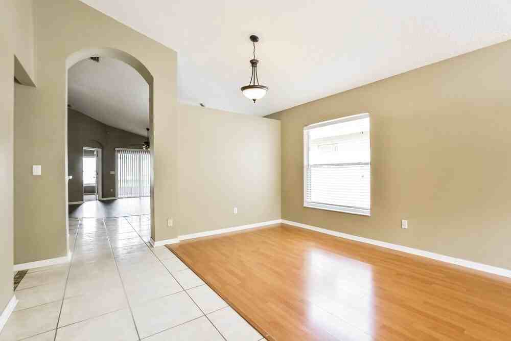 2113 Carpathian Dr - Photo 3 of 16