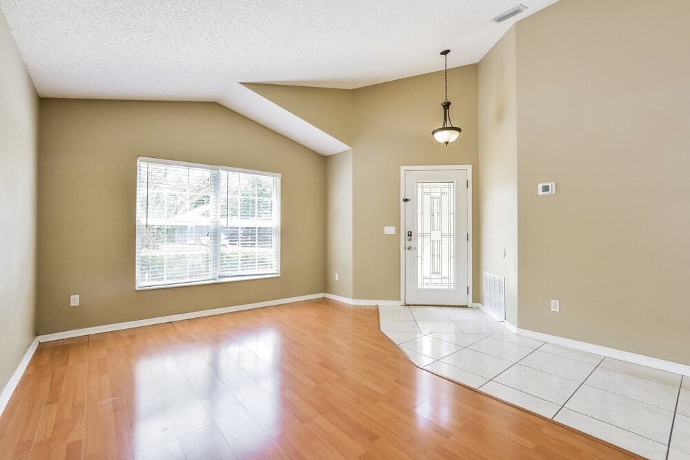 2113 Carpathian Dr - Photo 4 of 16