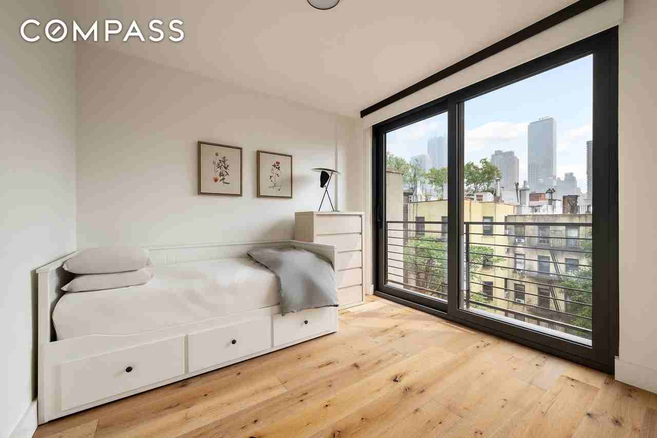 422 W 49th St #6A - Photo 6 of 9