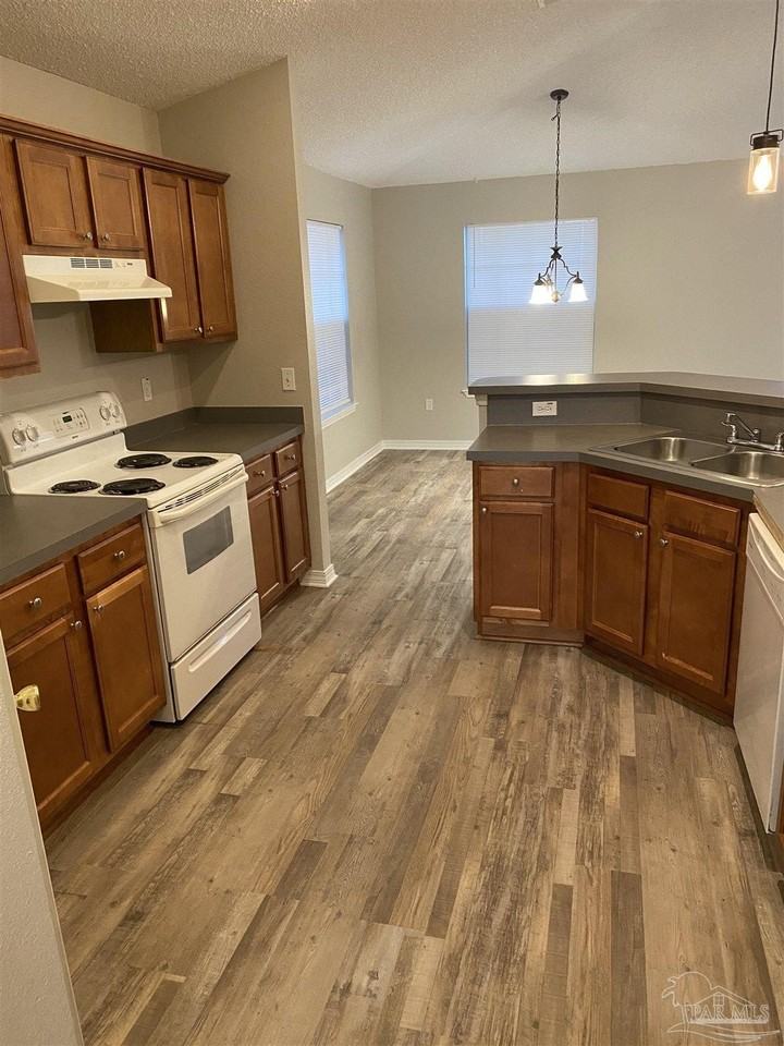 5162 Brookside Dr - Photo 5 of 18
