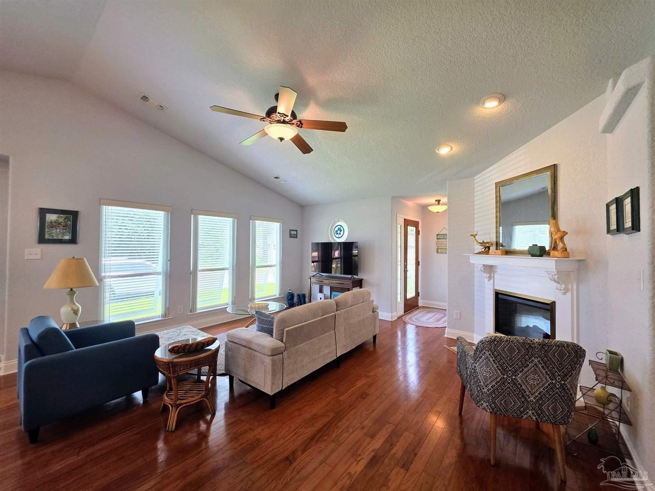 949 Osprey Ct - Photo 5 of 43