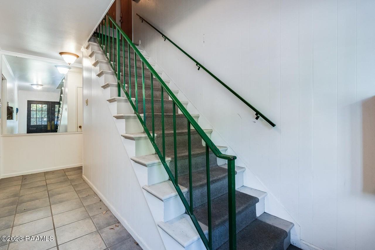 211 Versailles Blvd #10 - Photo 4 of 15