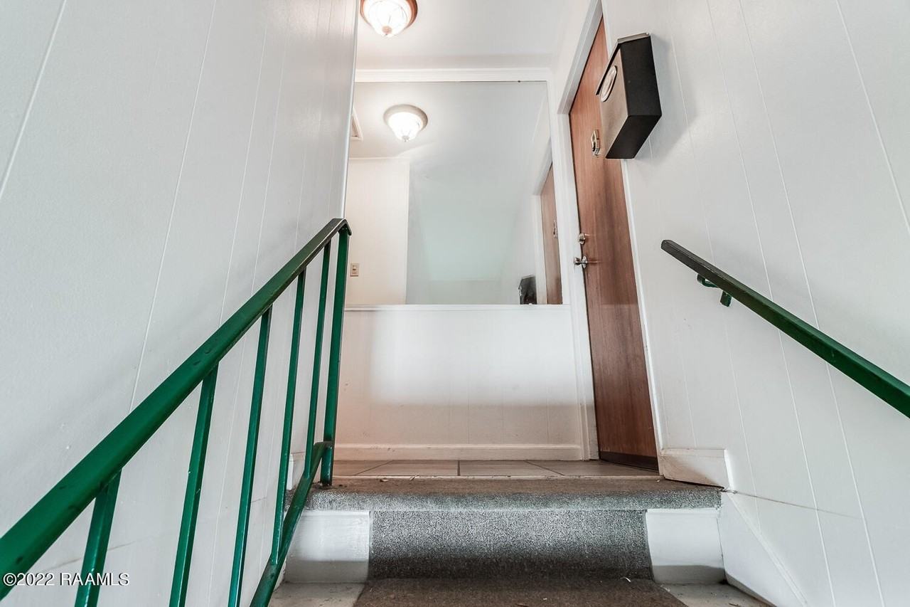 211 Versailles Blvd #10 - Photo 5 of 15