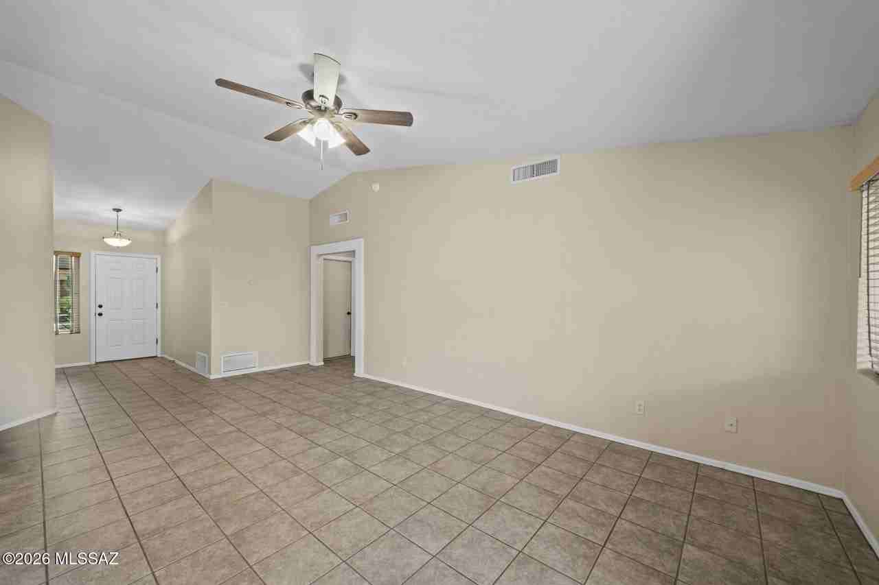 3067 W Country Hill Dr - Photo 3 of 33