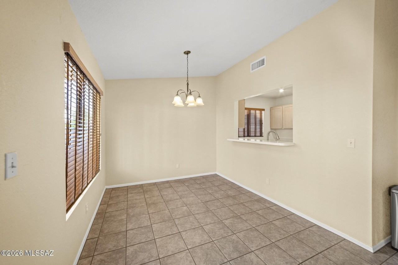 3067 W Country Hill Dr - Photo 4 of 33