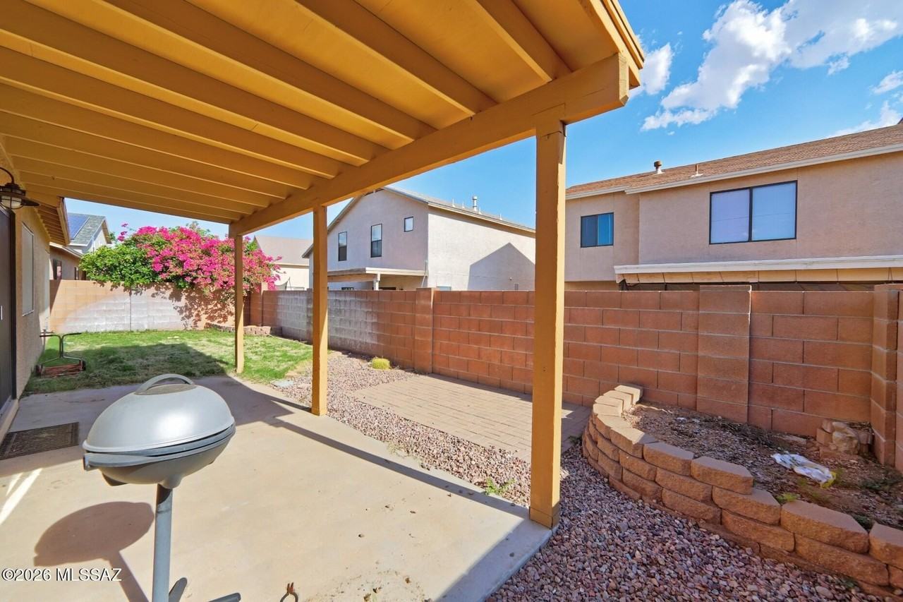 3067 W Country Hill Dr - Photo 5 of 33