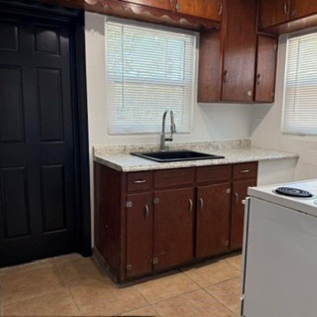 754 Parklawn Cir - Photo 3 of 6