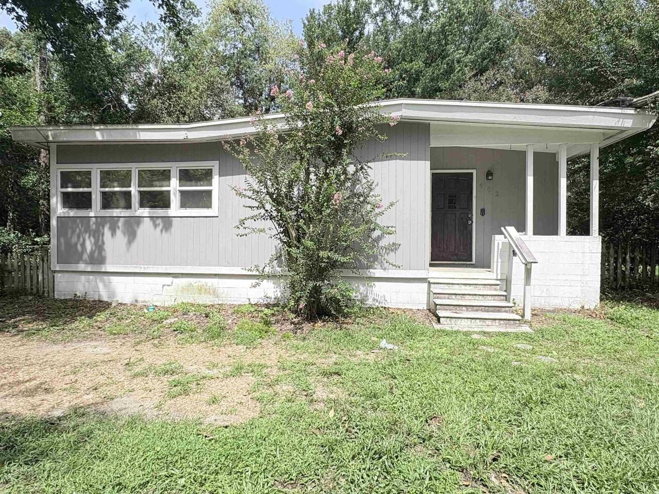 402 Midflow St - Photo 2 of 2