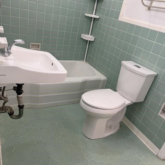 783 Parklawn Cir - Photo 3 of 7