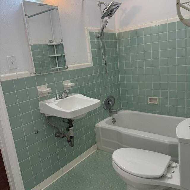 783 Parklawn Cir - Photo 4 of 7