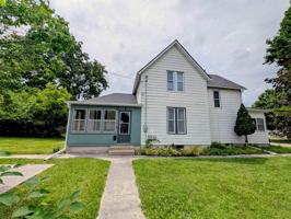 featured image of 609 E Main St