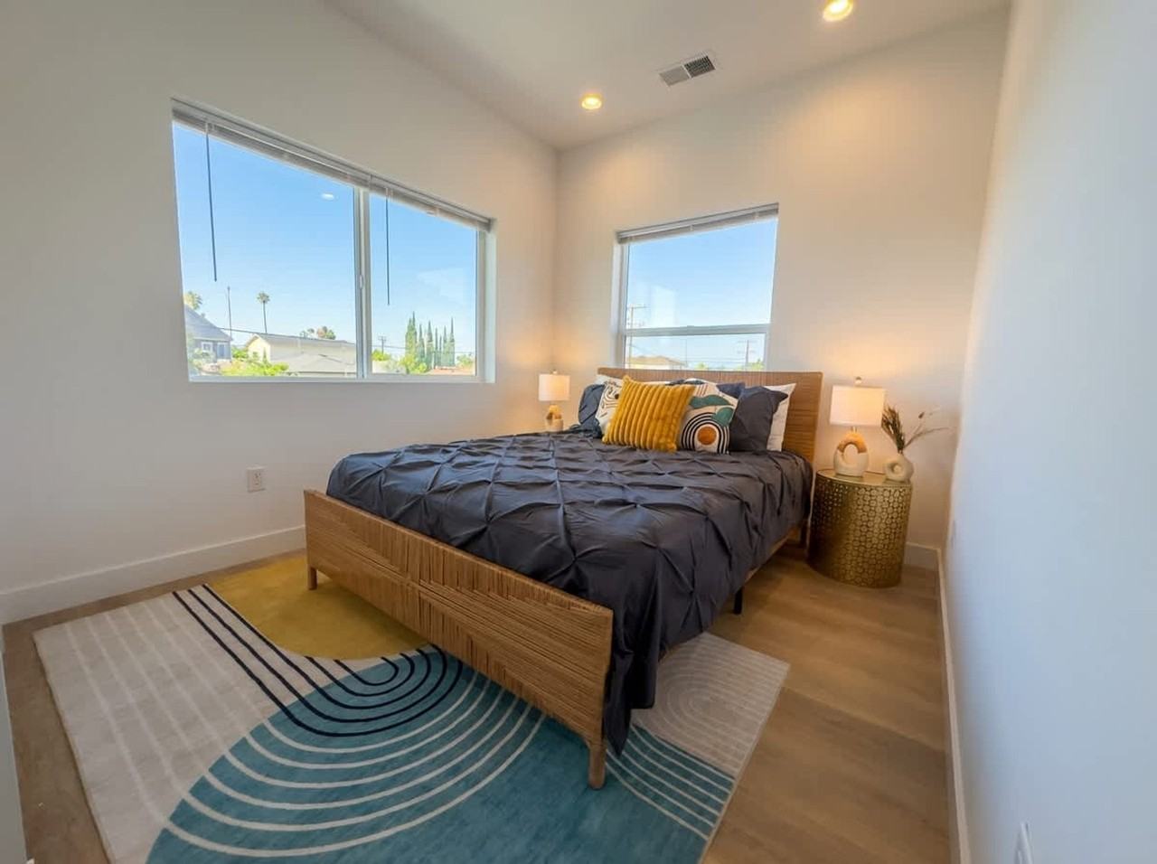 6252 Stewart St #1590321P - Photo 4 of 14