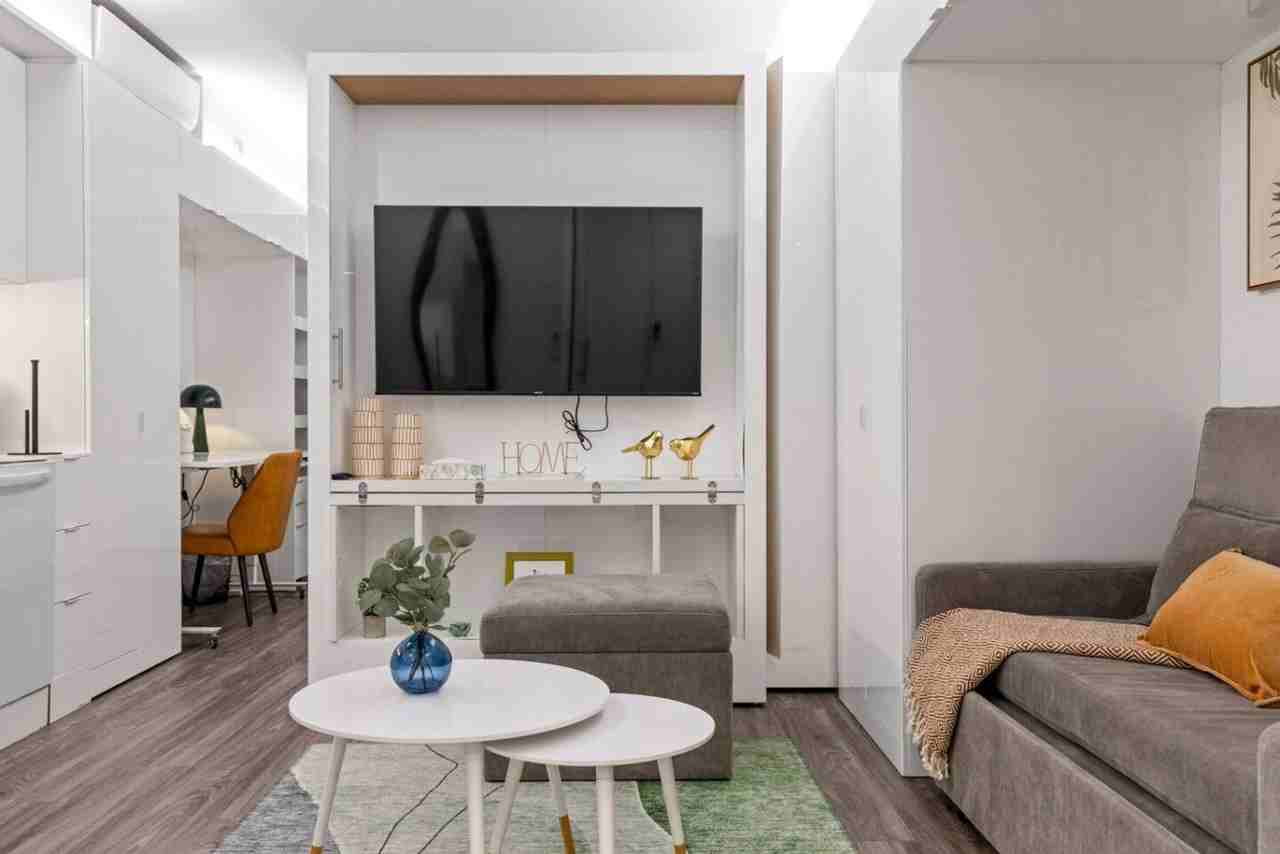 12607 Larchmere Blvd #1592253P - Photo 4 of 48