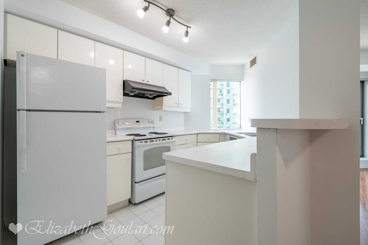 10 Queens Quay West - Photo 2 of 26