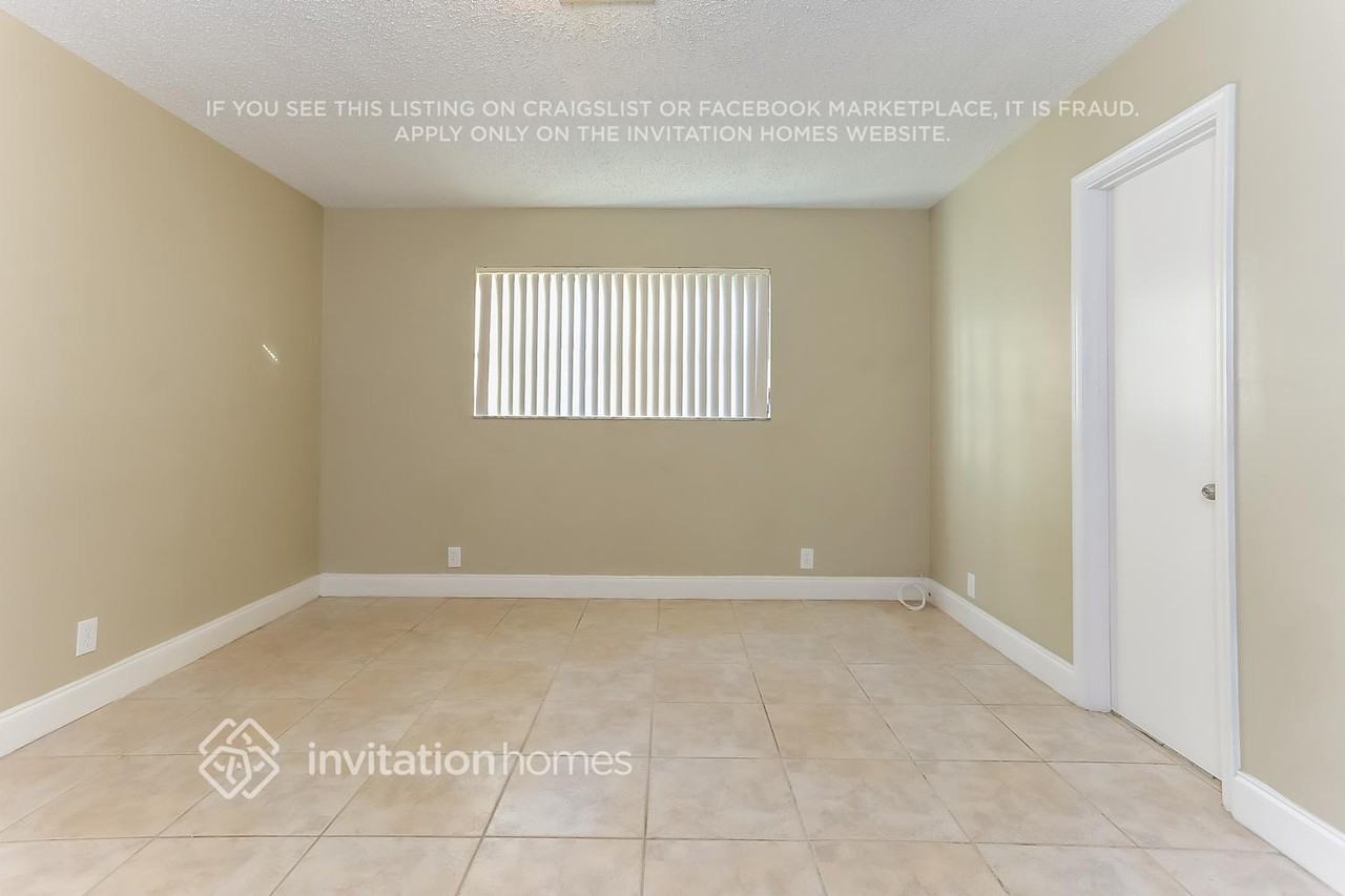 1153 Sw 25th Ave - Photo 4 of 14