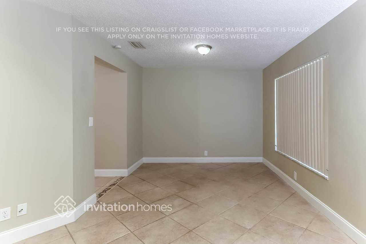 1153 Sw 25th Ave - Photo 5 of 14