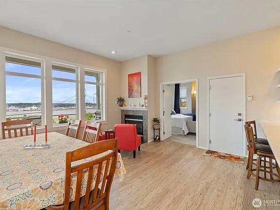 219 Tracy Ave N #202 - Photo 4 of 14