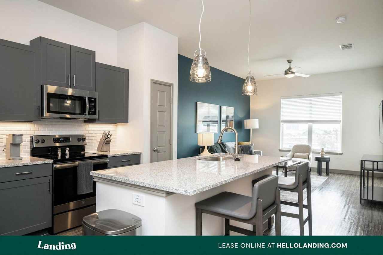 800 S Harvard Blvd - Photo 2 of 30