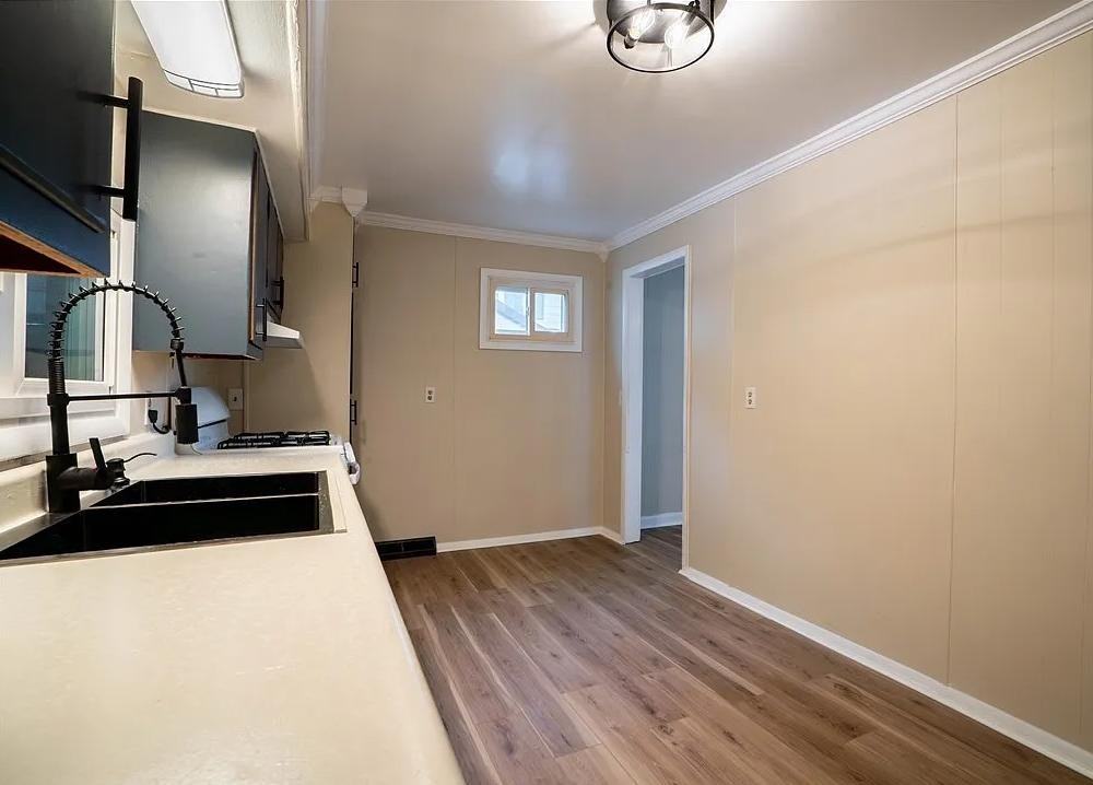 327 William St - Photo 4 of 27