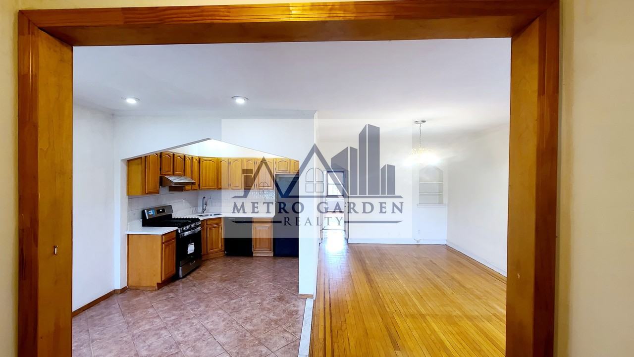 85-78 66th Avenue - Photo 3 of 24