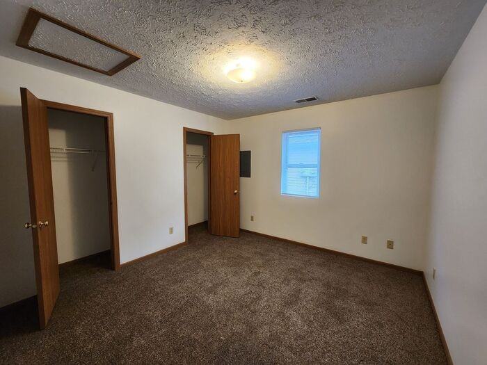 3160 N 19th St - Photo 3 of 7