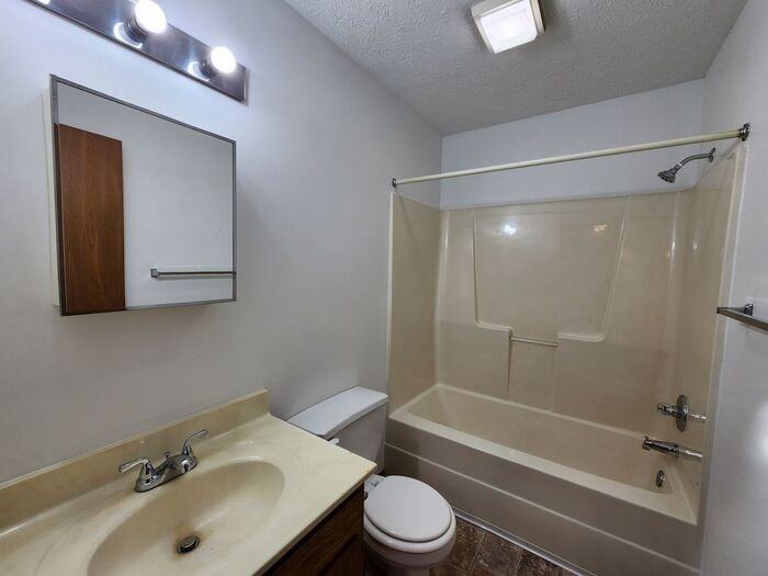 3160 N 19th St - Photo 4 of 7