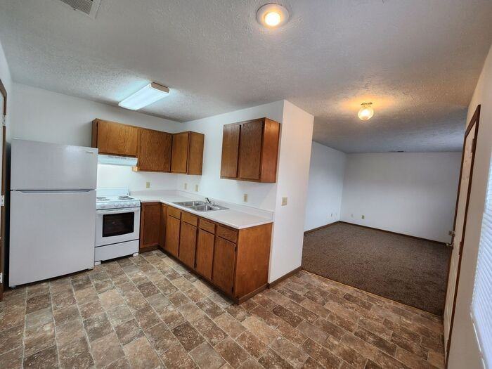 3160 N 19th St - Photo 5 of 7